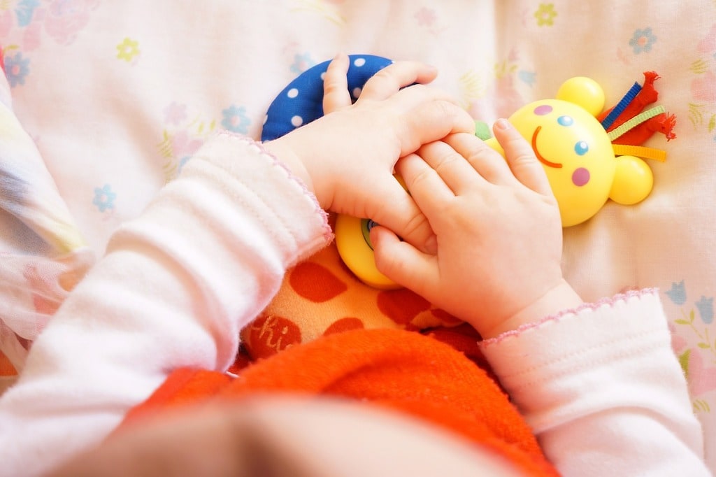 Des jeux d'éveil pour accompagner les premiers mois de bébé