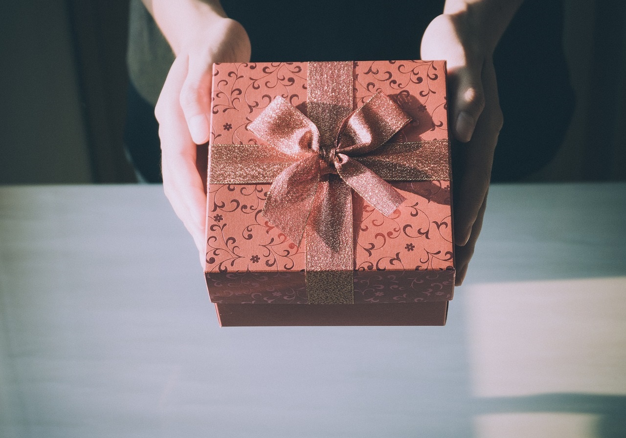 Naissance, baptême, anniversaire : comment choisir un cadeau qui marque les esprits ?